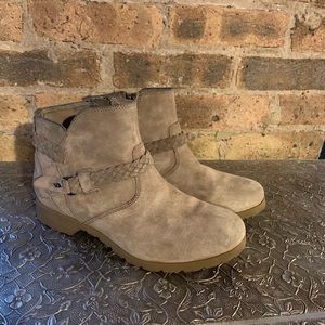 Teva De La Vina Suede Bootie Like New